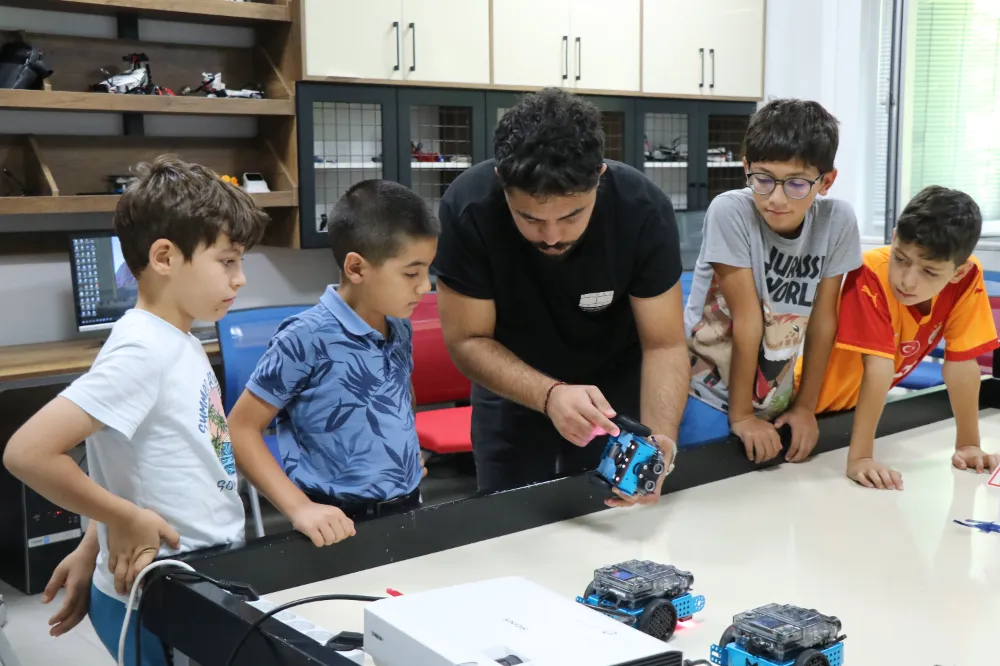 Küçük mucitler yaz tatilini ekrandan uzakta geçiriyor