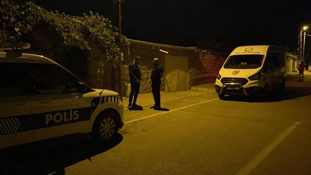 Eğitim amacıyla atılan roket evin çatısına düştü