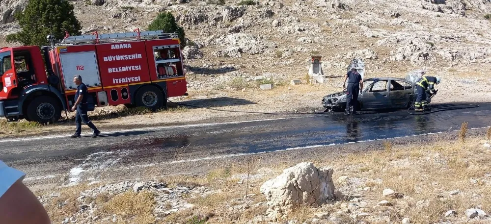 Seyir halindeki otomobil alev alev yandı