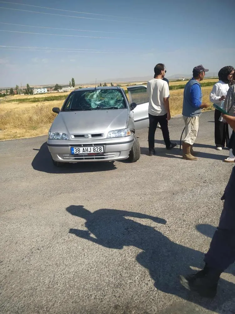 Motosiklet ile otomobil çarpıştı: 1 yaralı