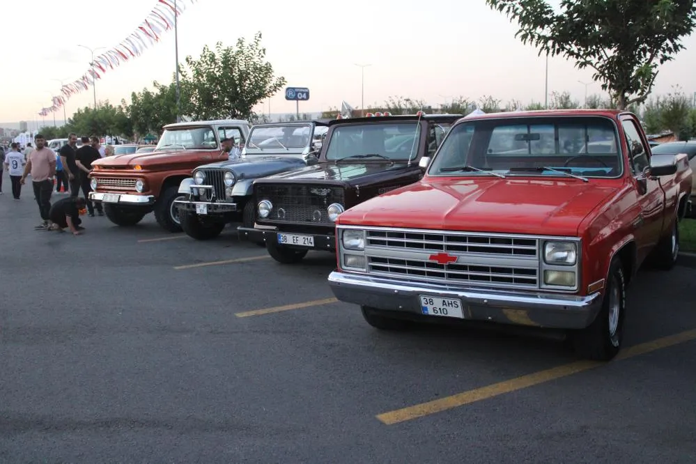 Kayseri’de klasik otomobiller sahne aldı