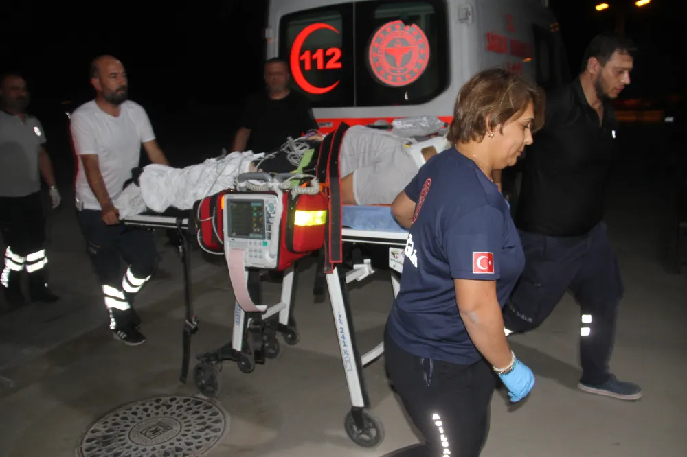 İki otomobilin kavşakta çarpıştığı kazada 4 kişi yaralandı