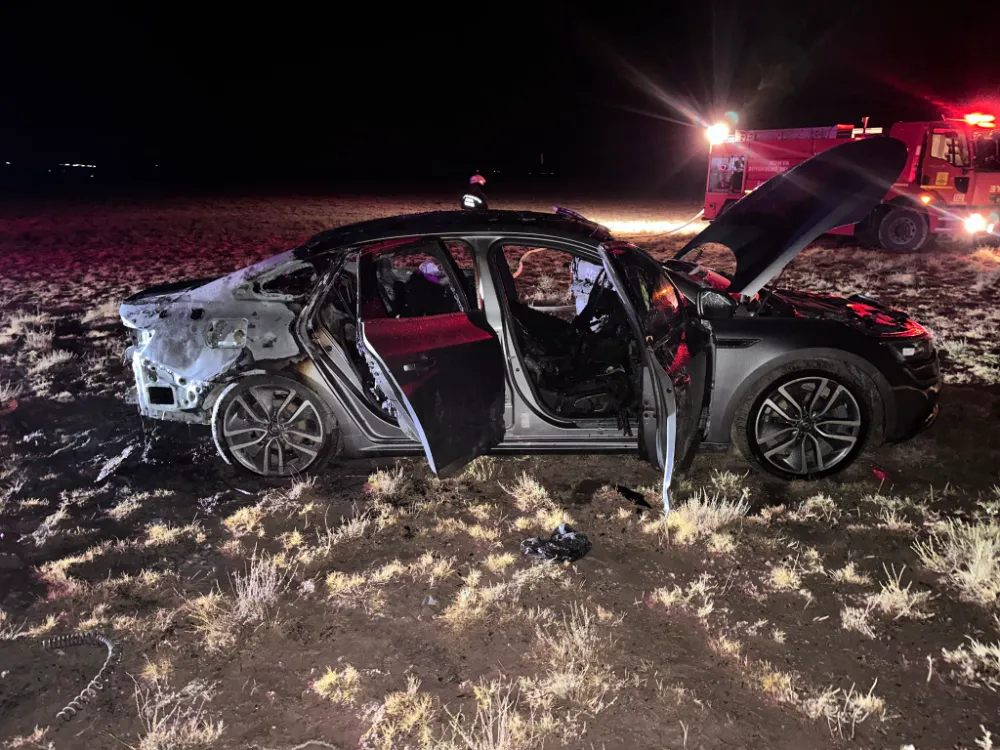 Konya’da yanan otomobil itfaiye ekiplerince söndürüldü