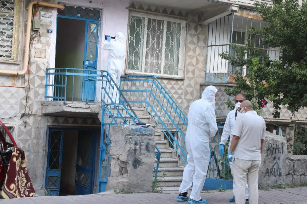 Komşular kokudan rahatsız oldu, acı olay ortaya çıktı