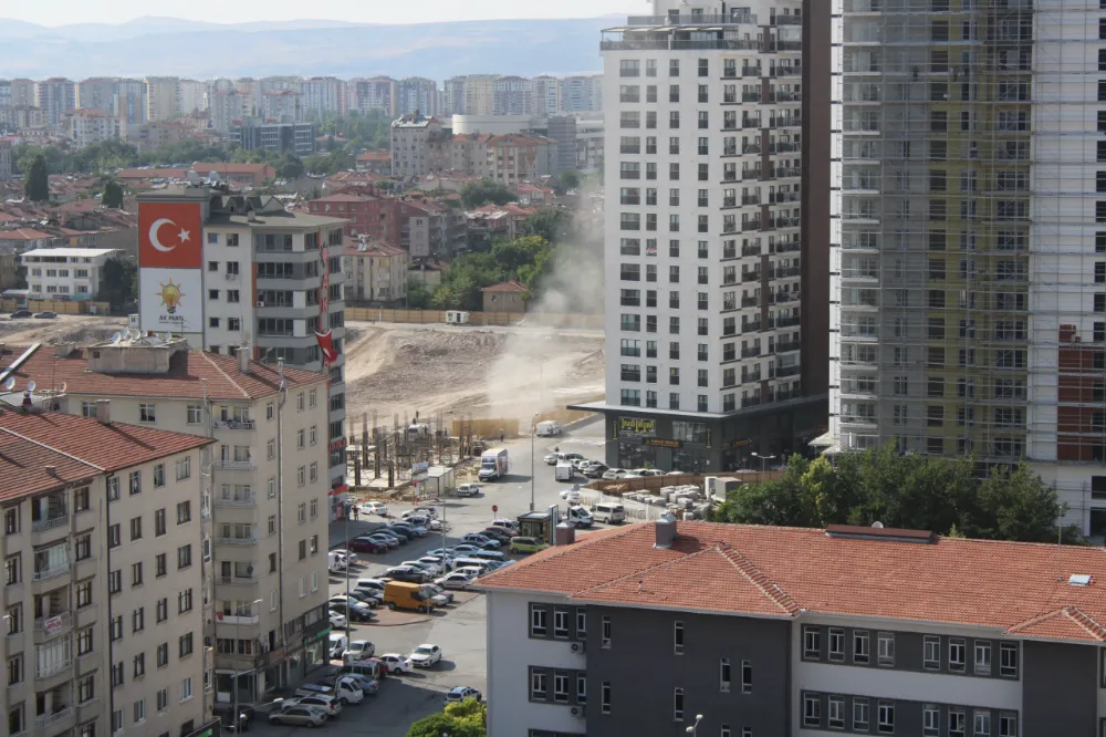 İş makinesi doğalgaz borusunu patlattı