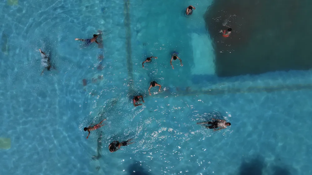 400 yıllık doğal havuz sıcaktan bunalanları ferahlatıyor