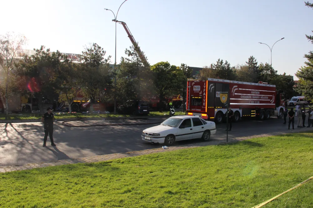 Fabrikaya sıçrayan yangın kontrol altına alındı