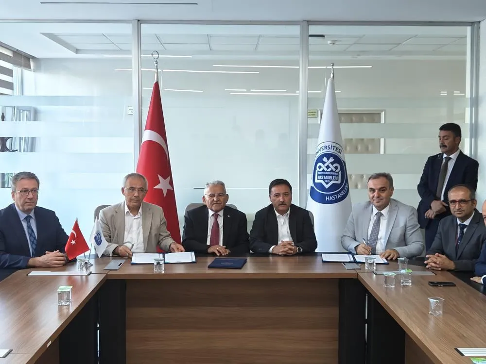 ERÜ’de hem açılış hem protokol töreni