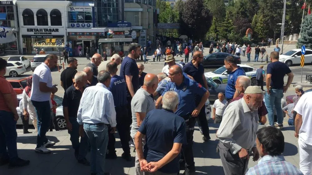 Cuma namazı çıkışı kayınbiradeni bıçakladı