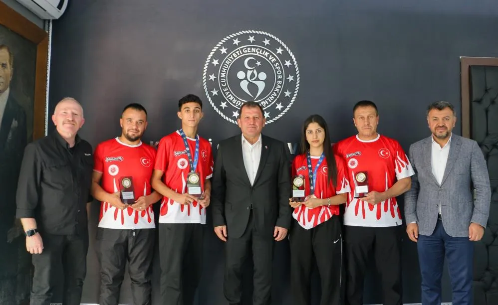 Şampiyonlardan Kabakcı’ya ziyaret