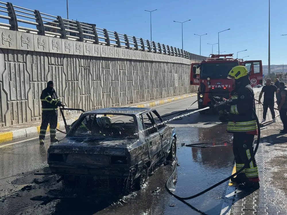 Otomobilde çıkan yangında sürücü yaralandı