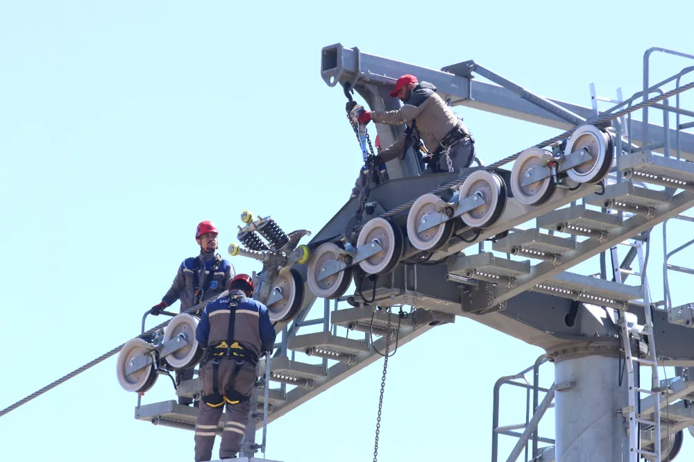 Erciyes kayak sezonuna teleferik bakımıyla hazırlanıyor