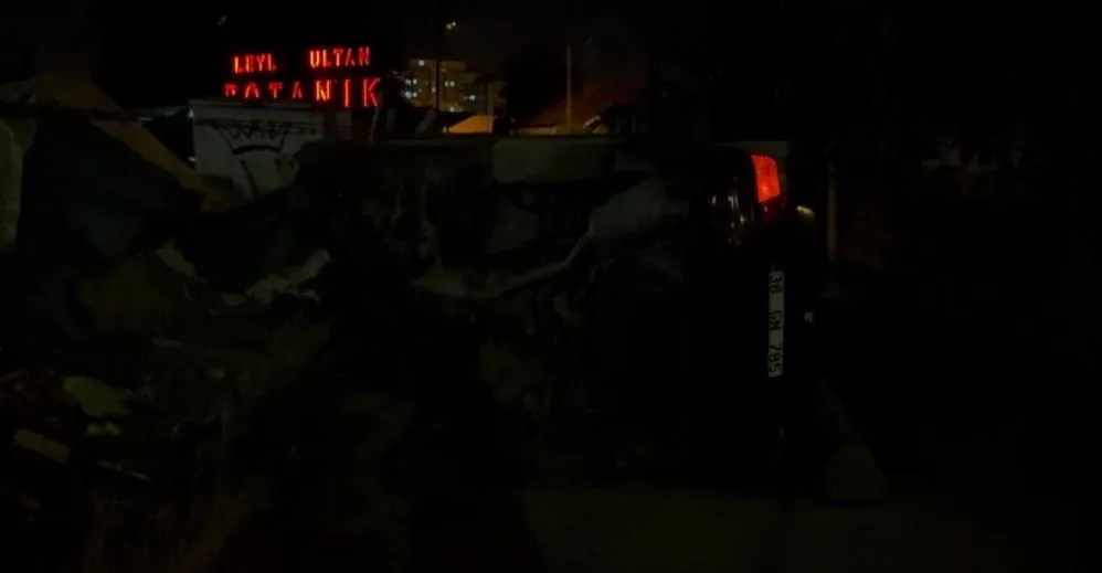 Yan yatan otomobilden çıkıp, yüzünü yıkamaya gitti