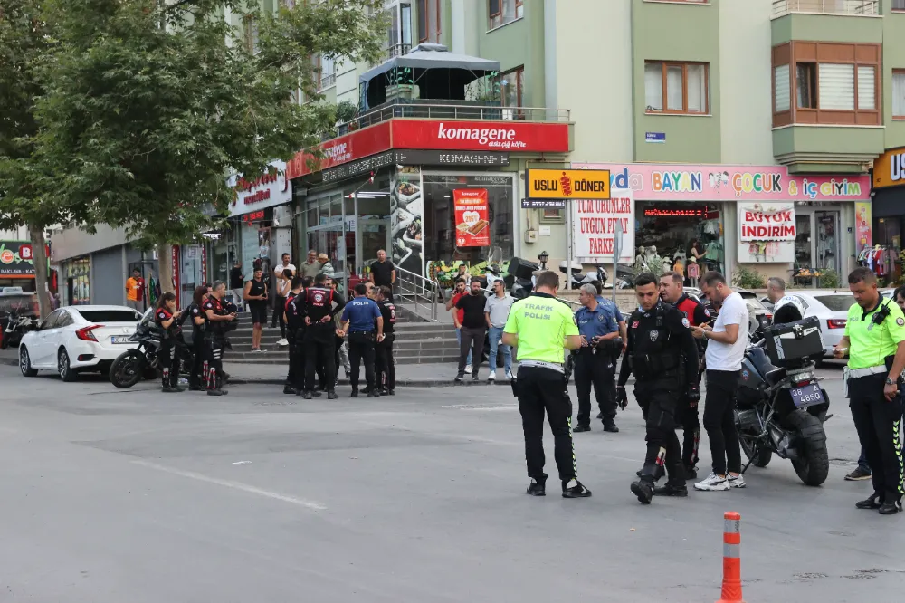 Devrilen motosikletteki 2 yunus polisi yaralandı
