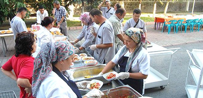 SAĞLIK MÜDÜRLÜĞÜ ÇALIŞANLARI İFTARDA BİR ARAYA GELDİ