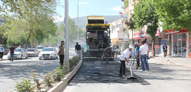 YAHYALI`DA ASFALTLAMA ÇALIŞMALARI HIZ KAZANDI