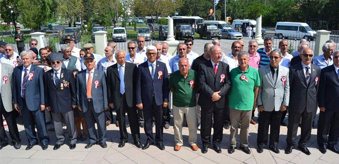 40 YIL SONRA AYNI TABURDA BULUŞTULAR 