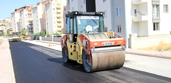 KİÇİKÖY`DE 9 SOKAKTA ASFALT ÇALIŞMASI