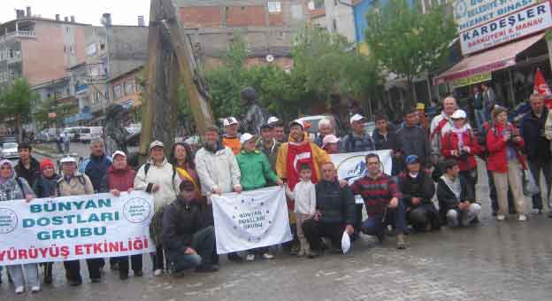 BÜNYAN DOSTLARI ANNELER İÇİN YÜRÜDÜ