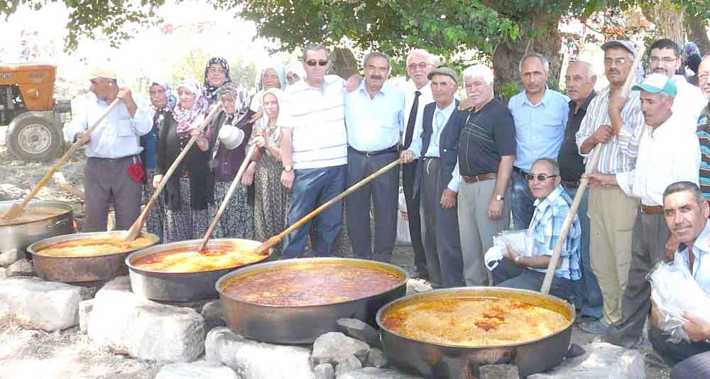 ESKİÖMERLER KÖYÜNDE 4. PİLAV ŞENLİĞİ DÜZENLENDİ