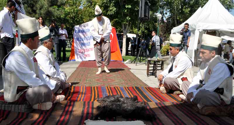 AHİLİK SEMPOZYUMUNUN KONUSU BACIYAN-I RUM FELSEFESİ