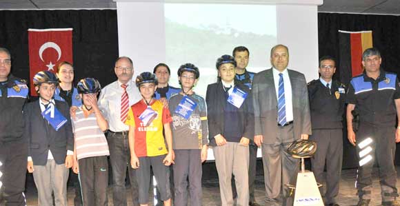 ÇOCUKLARA VERİLEN KASK EĞİTİMİ SONA ERDİ 