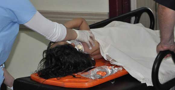 ÜZERİNE TELEVİZYON DÜŞEN BEBEK AGIR YARALANDI